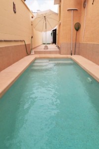Villa con piscina en Villamartin por 159.000euro