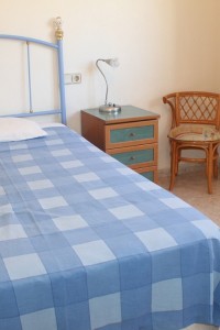 Apartamento en Torrevieja Atico a tan solo 200m de la playa del Cura , 3 dormitorios .