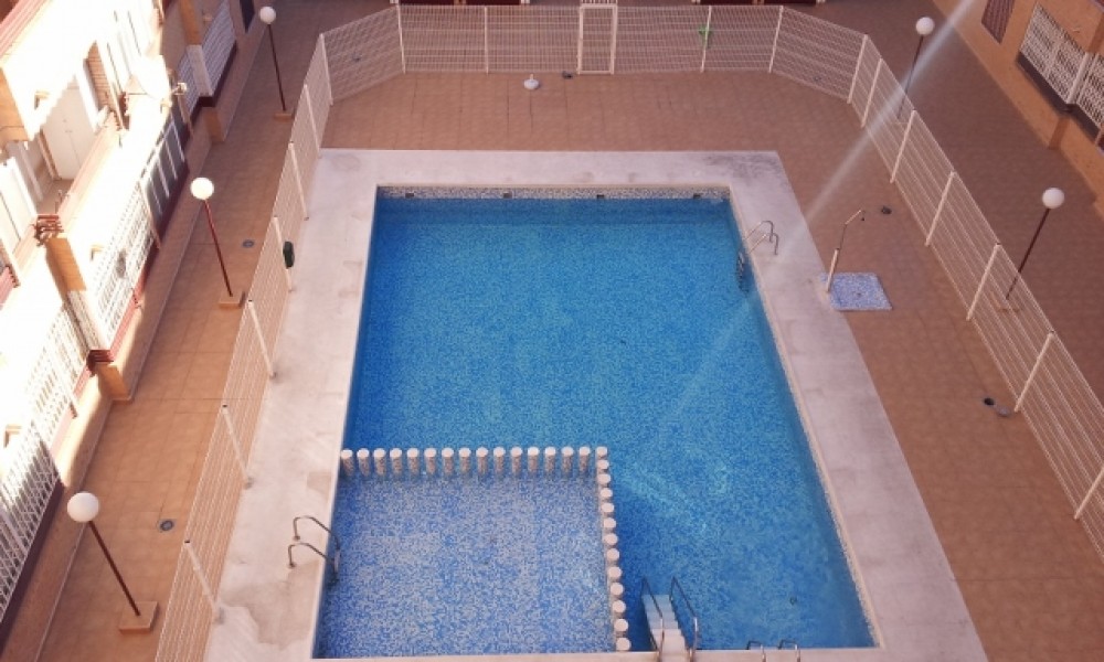Apartamento con piscina en Torrevieja 1 dorm por 46.000€